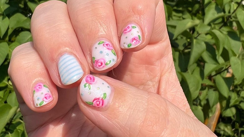 Vintage rose nails