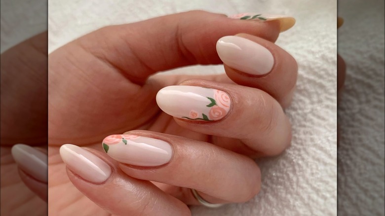 Peachy rosette manicure