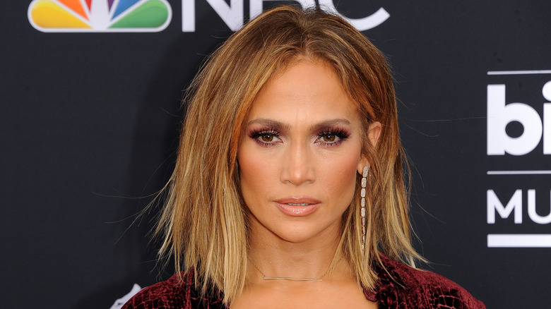 Jennifer Lopez with lob hairstyle