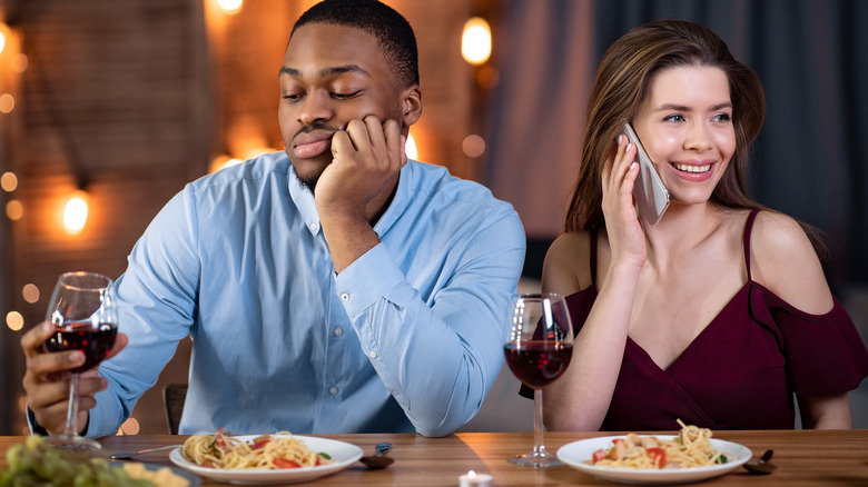 man upset date on phone