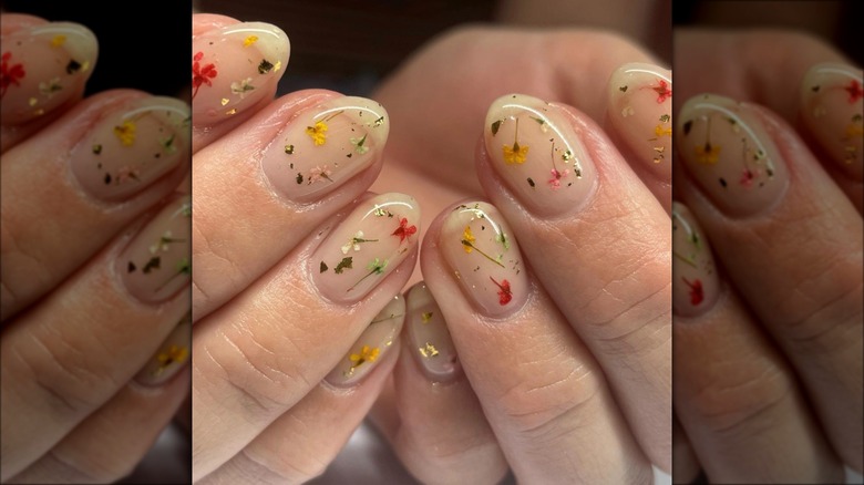 Dried flower manicure trend