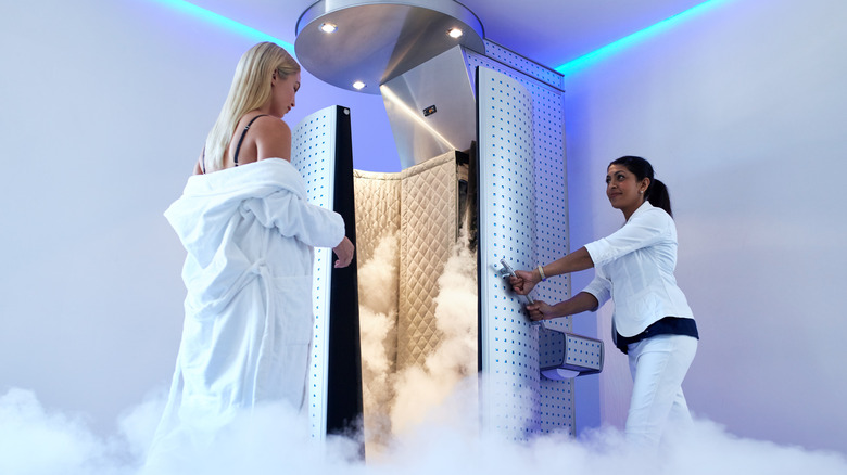 Cryotherapy chamber