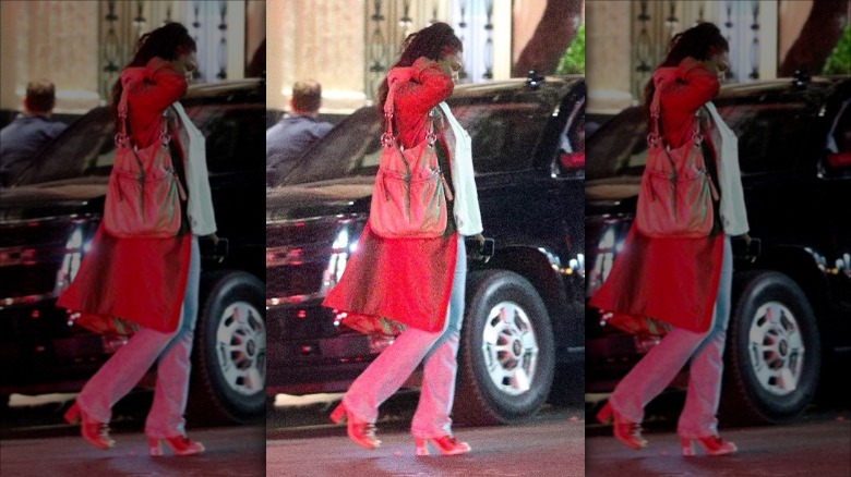 Sasha Obama in red and pink outfit