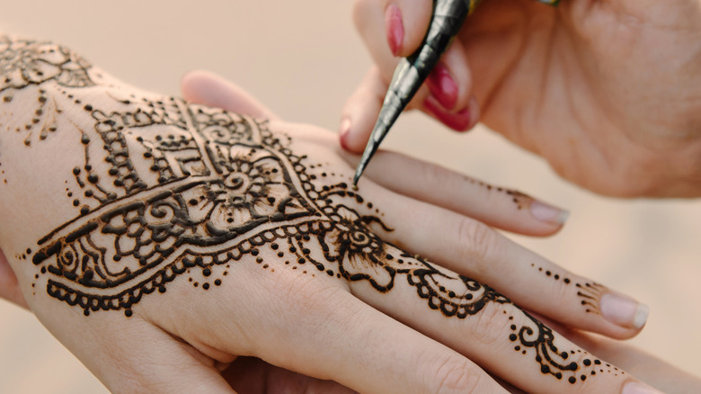 henna tattoo