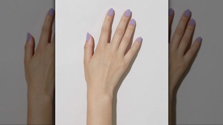 Pale purple polish