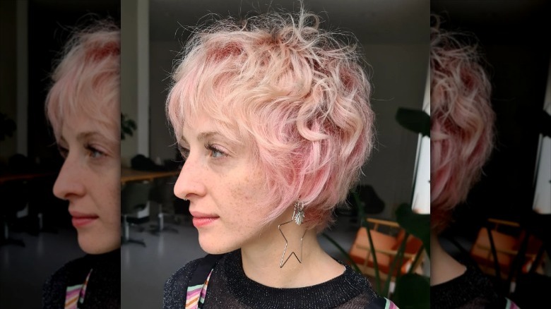 woman with Pink curly bixie 