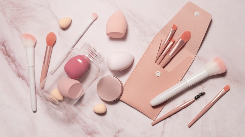 https://www.glam.com/img/gallery/the-ultimate-guide-to-makeup-brushes-and-how-to-use-them/intro-1670981158.jpg