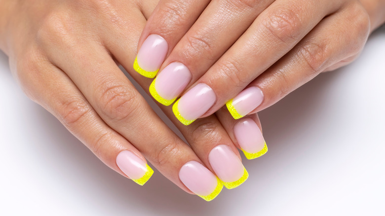 square shape manicure yellow tips