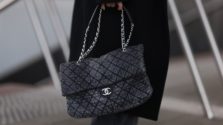 black chanel jumbo bag