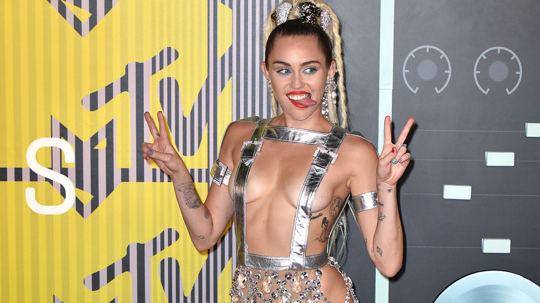 Miley Cyrus, 2015 MTV VMAs