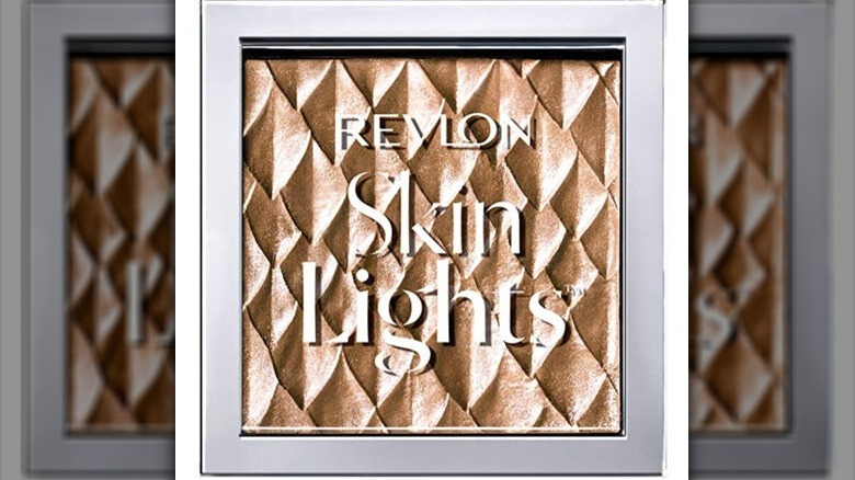 Revlon compact / model wearing Revlon highlighter