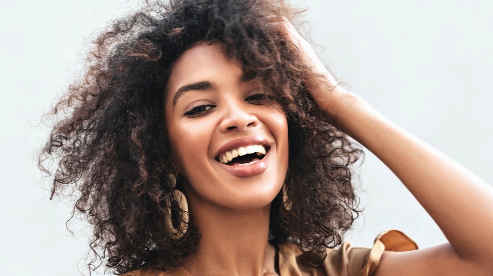 These Are The Essential Oils Every Curly Girl Should Have In Her Hair ...