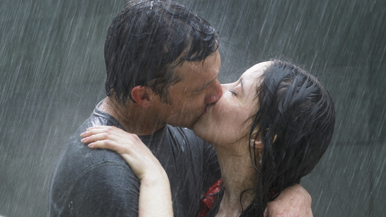 couple kissing in rain