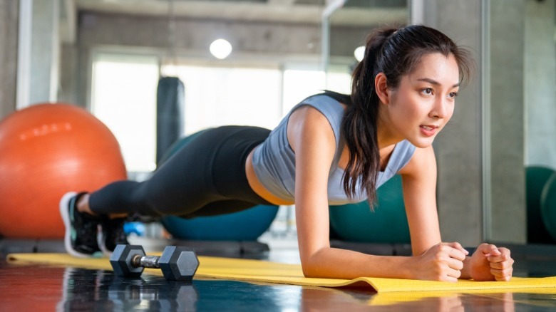 Woman doing an elbow plank