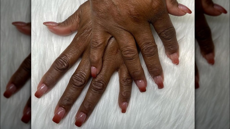 Brown ombré eyeshadow nails