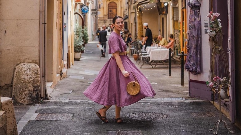 Cate in a muted magenta dress