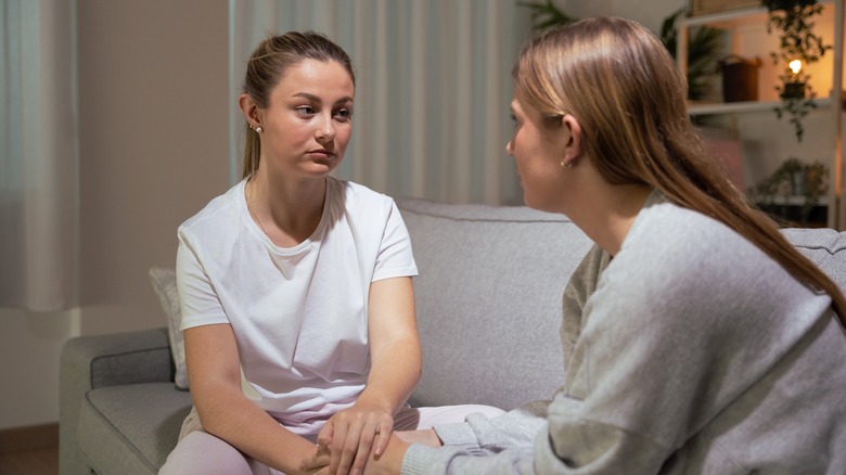 women during serious talk