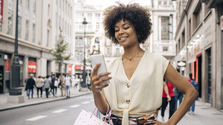 woman shopping and holding phone