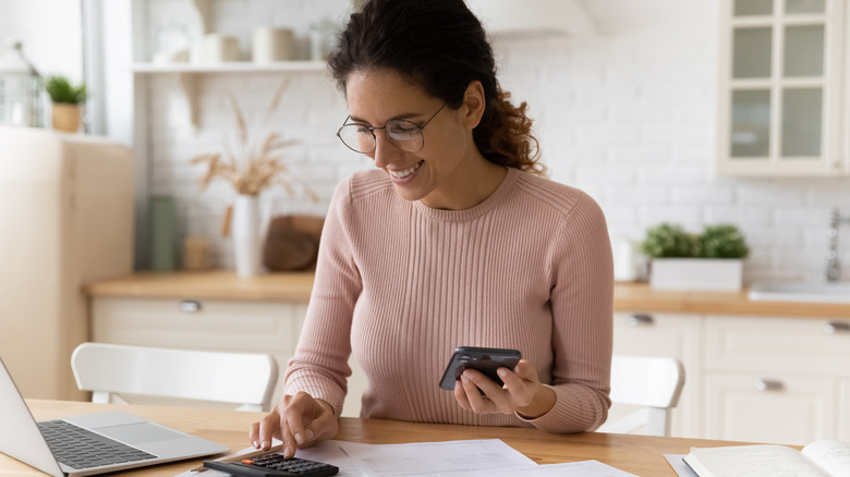 Woman calculates budget