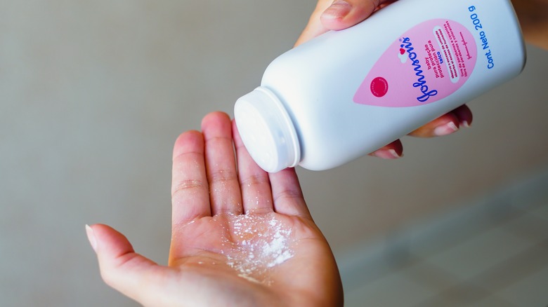 hand with baby powder