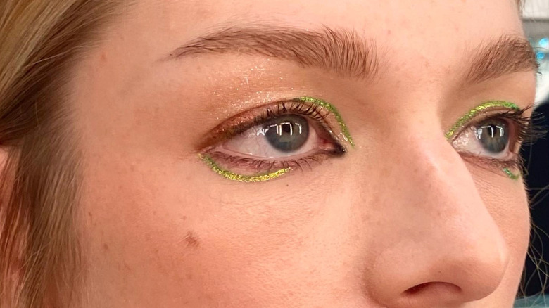 green glitter eyeliner