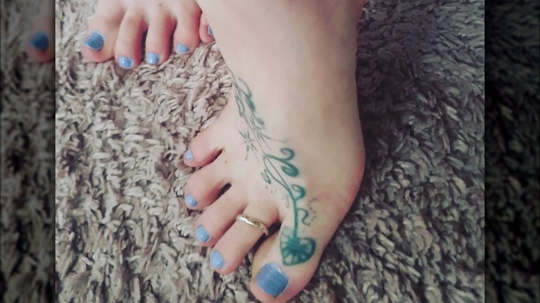 foot with a toe ring