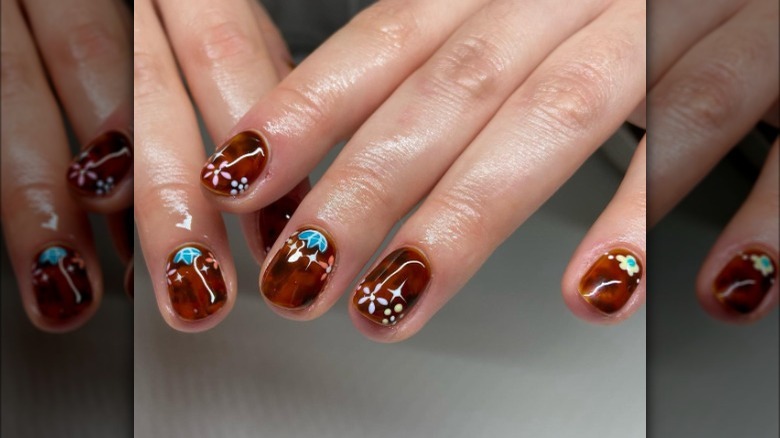 Tortoise shell nails with flowers