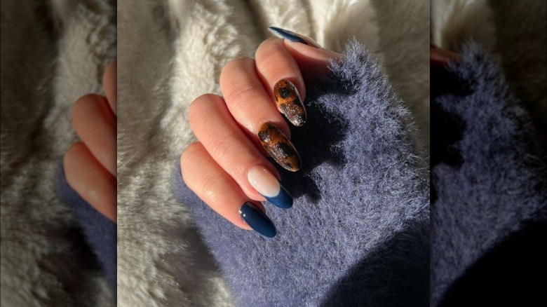 Tortoise shell accent nails