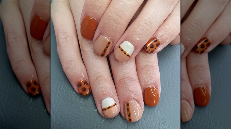 Woman wears mismatched nails