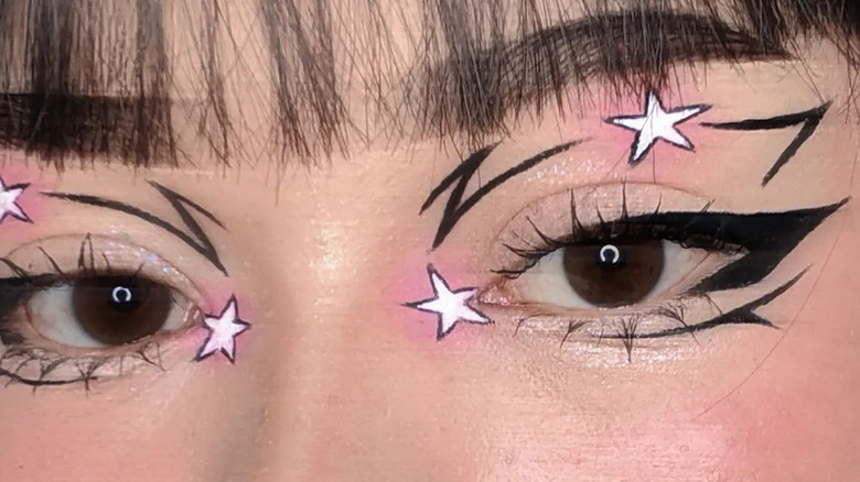 White star makeup graphic eyeliner