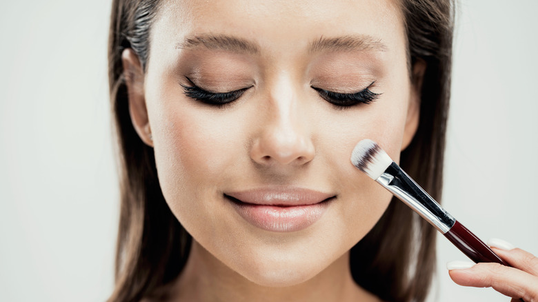 Tricks To Make Your Makeup Last All Day 3920