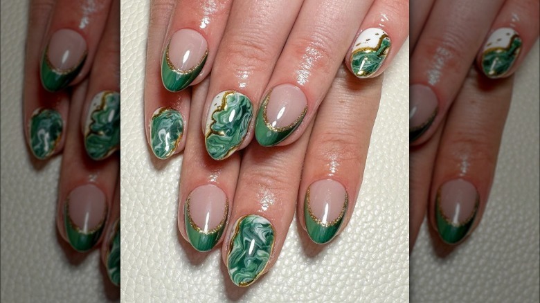 green and white marbled manicure