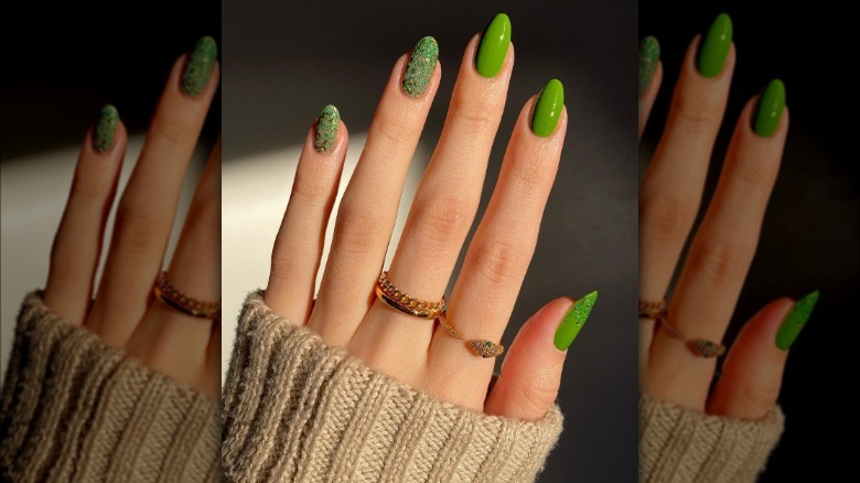 green glitter manicure