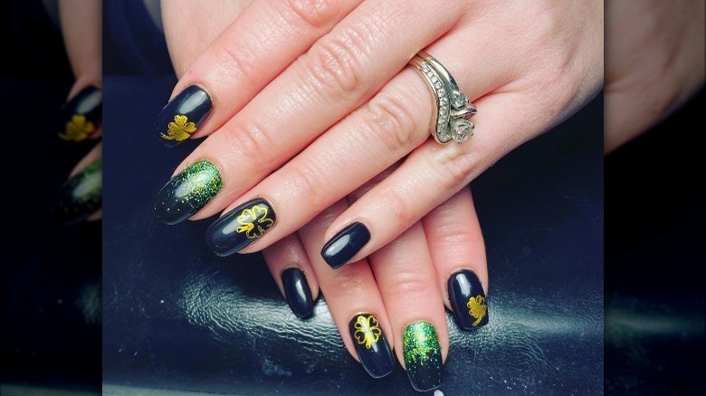 green and gold manicure