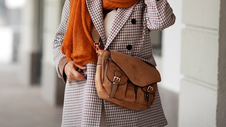 woman wearing leather bag