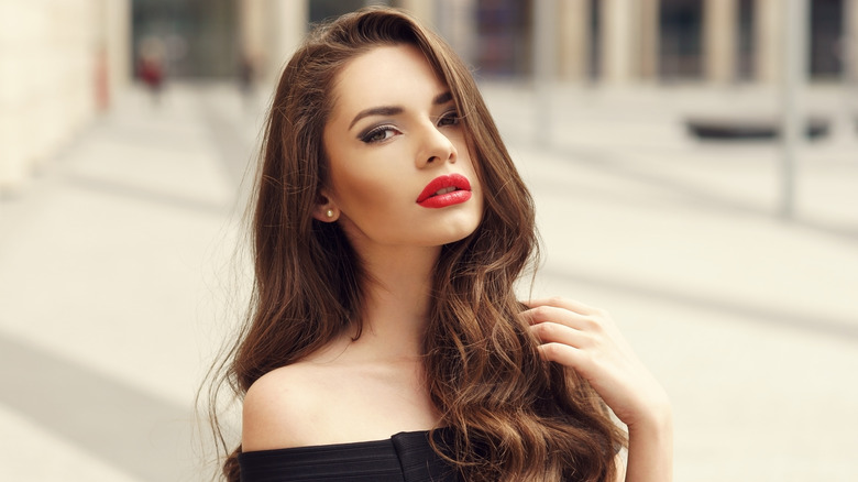 Woman with brown wavy hair 