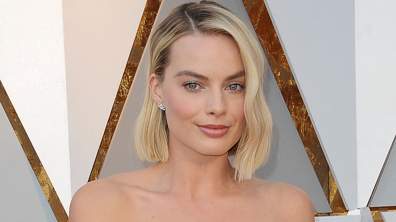 Margot Robbie rose lipstick