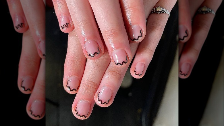 black squiggly lined French tips