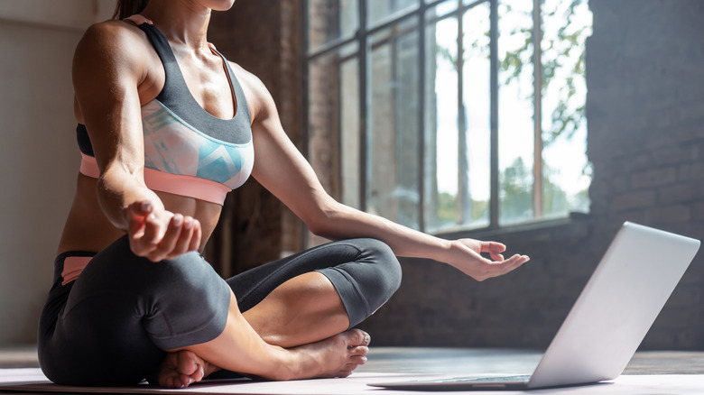 woman with good posture on laptop