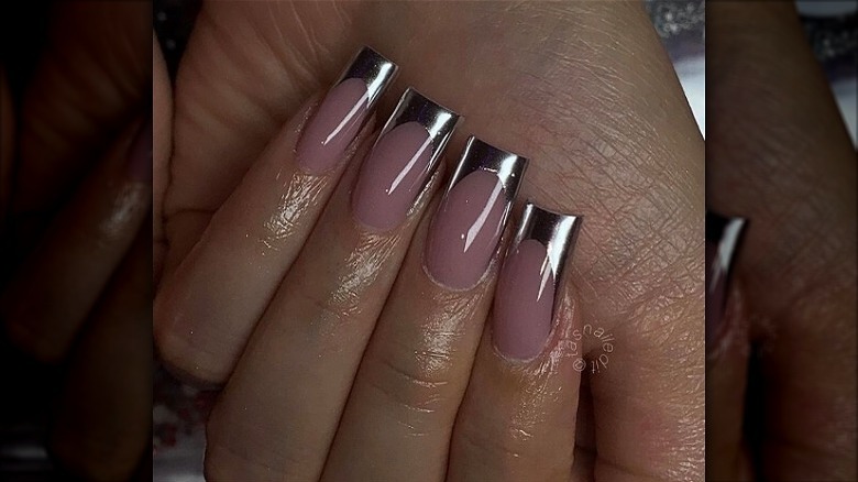 Chrome nails