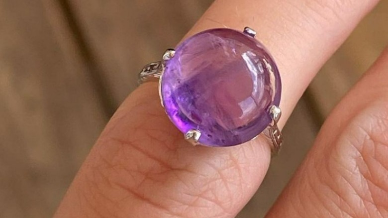 amethyst ring with observable color zones