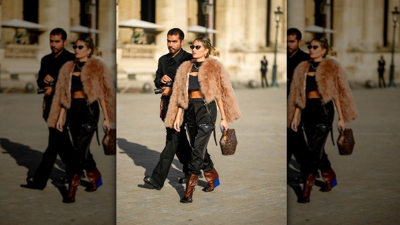 woman wearing black cargo pants