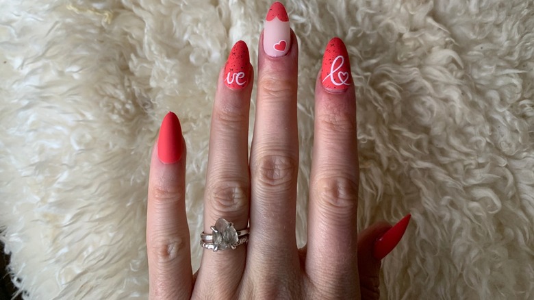 Kiss' Be Mine press-on nails