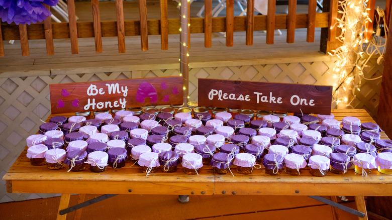 Honey jar wedding favors 