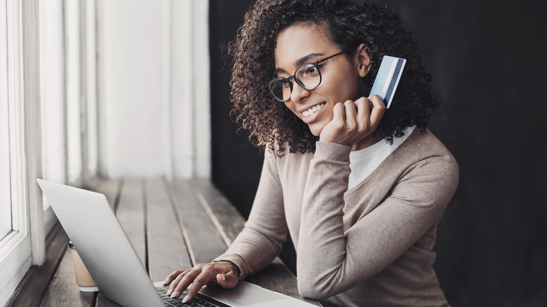 Woman paying with credit card 