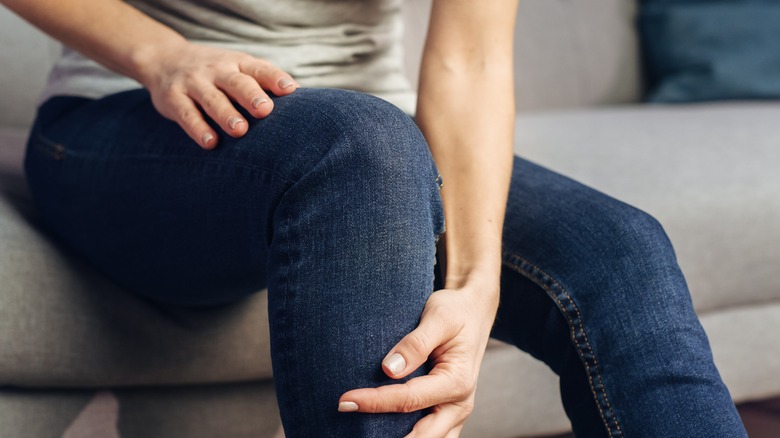 Woman grasping knee