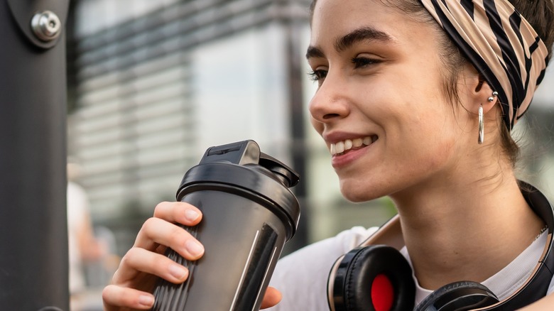 female supplement shaker