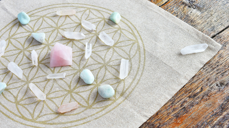 Crystal grid on geometry cloth