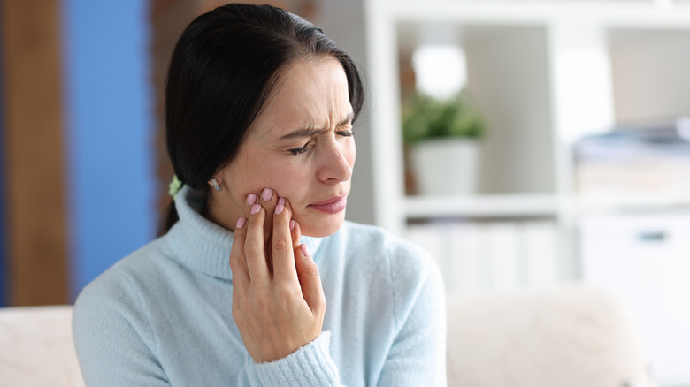 Woman jaw pain