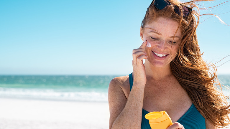 woman wearing sunscreen